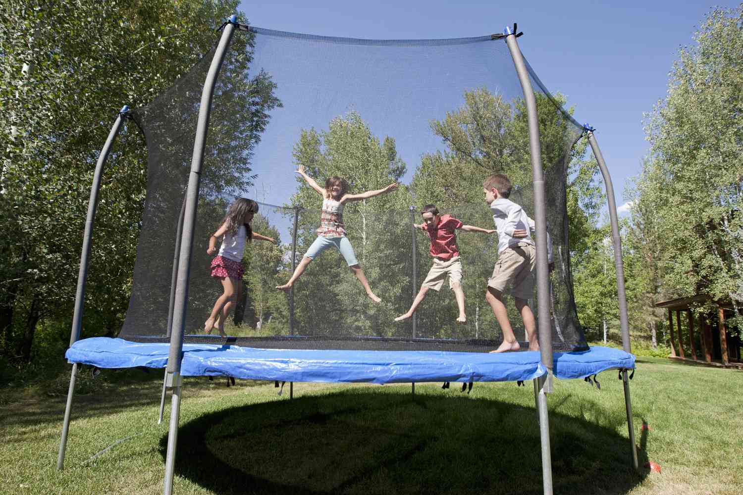 Os trampolins domésticos são uma causa comum de lesões.