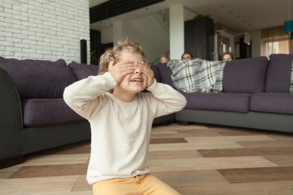 Jogos de confiança para crianças dos 3 aos 5 anos - Esconde-esconde 