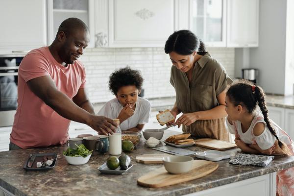 Atividades de igualdade para crianças - E você, o que faz em casa? 