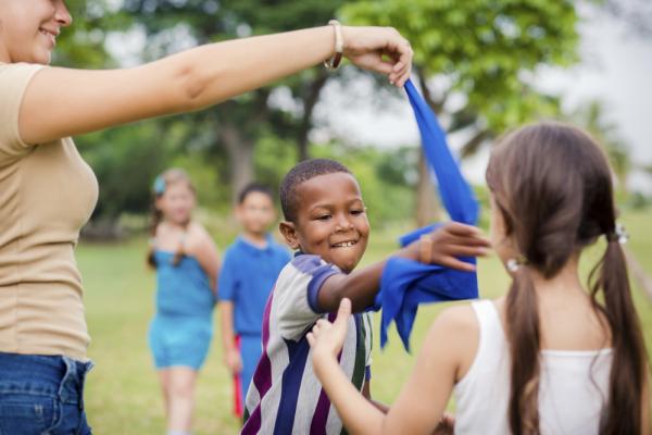 Jogos de grupo para crianças dos 4 aos 5 anos - O jogo do lenço