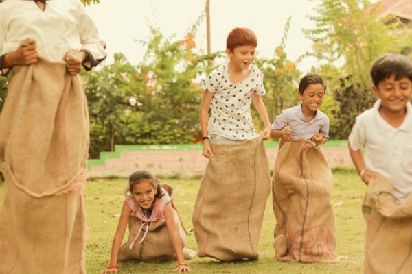 Jogos em grupo para crianças dos 4 aos 5 anos - Corridas de sacos