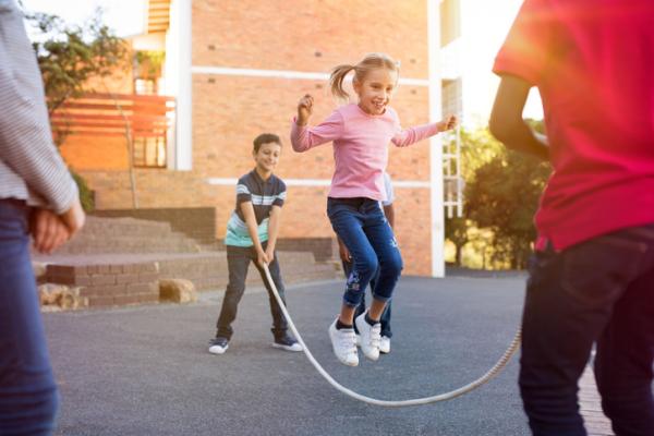 Jogos em grupo para crianças de 4 a 5 anos - Pular corda