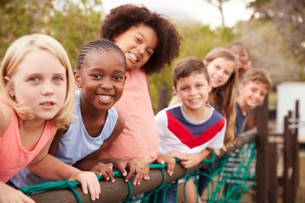 Jogos para crianças de 6 a 8 anos - Verbena, verbena a casa está pegando fogo