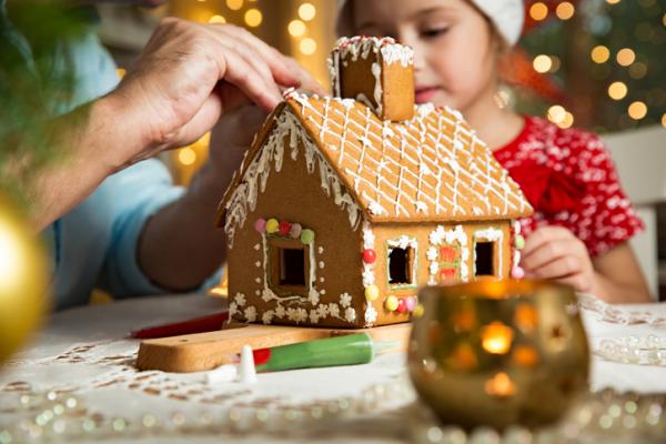 Artesanato de Natal fácil para crianças - Casa de pão de gengibre 