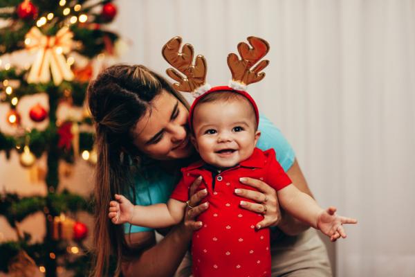 Artesanato de Natal Fácil para Crianças - Cartão de Natal com Pegadas 