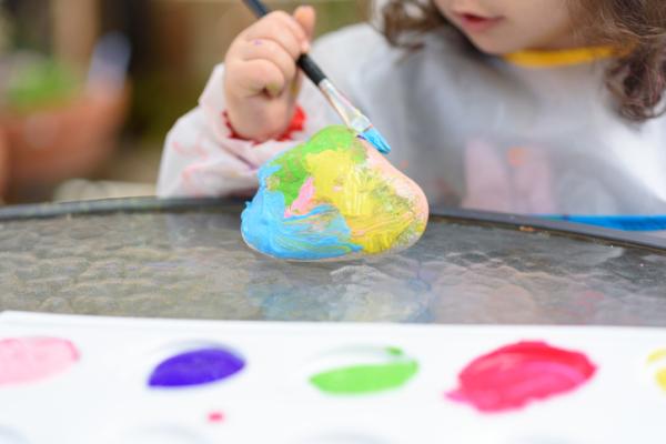 Artesanato para crianças dos 3 aos 5 anos - Pintura de pedras